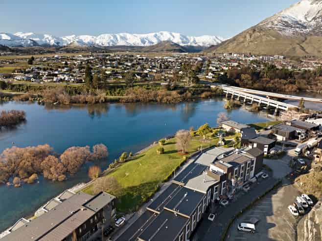 Superb waterfront development site