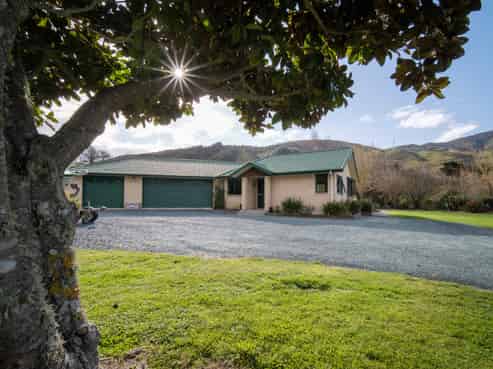 25 Hollyman Road, Hira