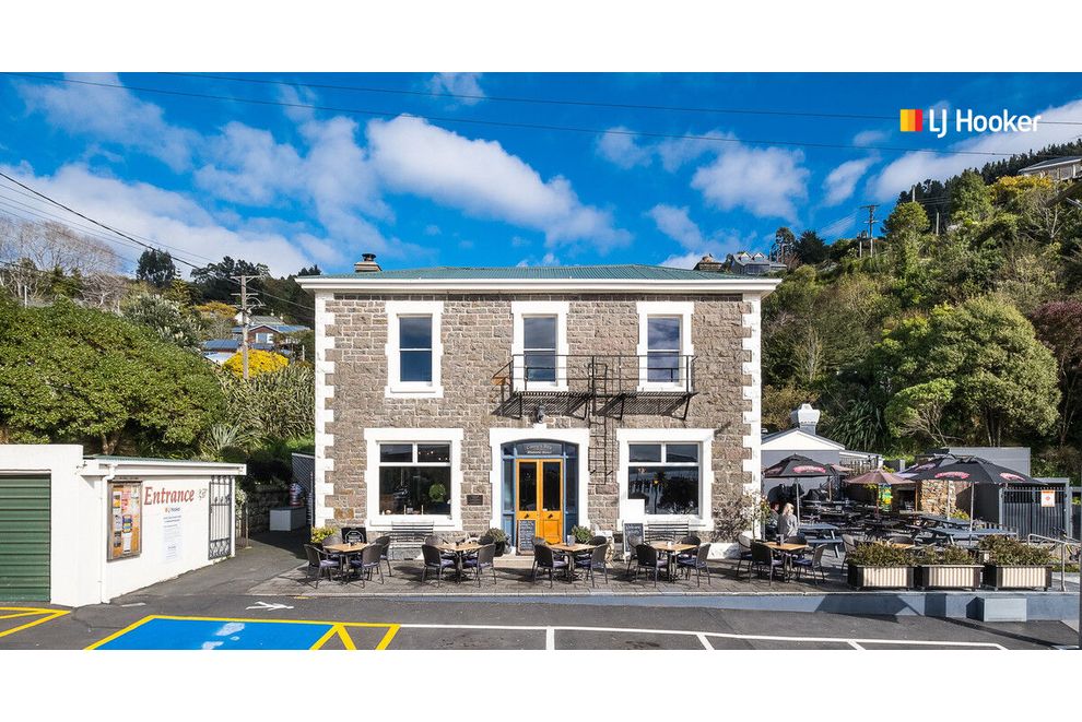 For sale 1/17 Macandrew Road, Careys Bay realestate.co.nz