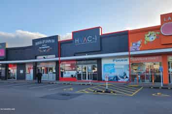 Opportunity in successful HomeZone Shopping Centre