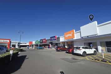 Opportunity in successful HomeZone Shopping Centre