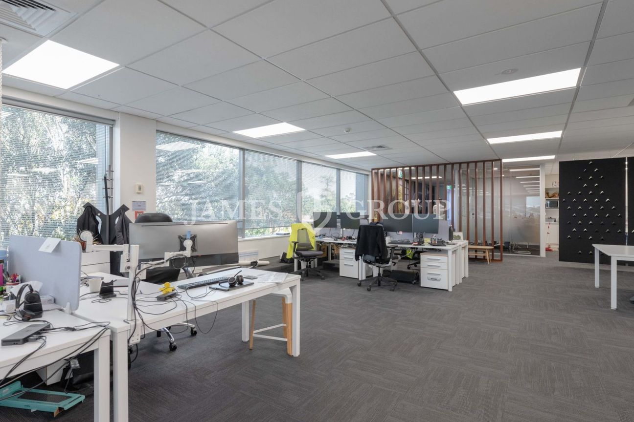 323M² OFFICE WITH FITOUT AND NATURAL LIGHT - Vista 3