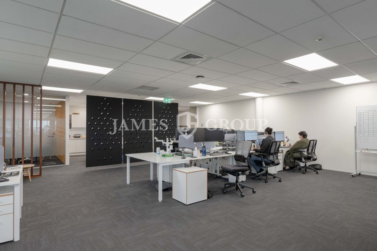 323M² OFFICE WITH FITOUT AND NATURAL LIGHT - Vista 4