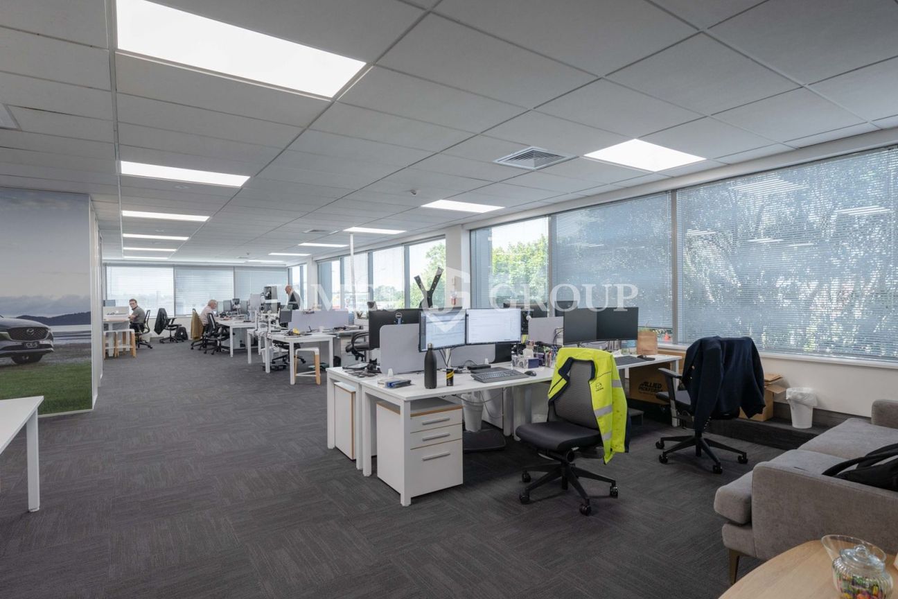 323M² OFFICE WITH FITOUT AND NATURAL LIGHT - Vista 2