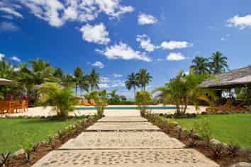 BOUTIQUE SURF & DIVE RESORT-HOTEL FOR SALE