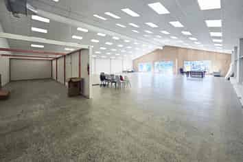 Contemporary bulk retail in Totara Point