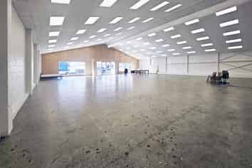 Contemporary bulk retail in Totara Point