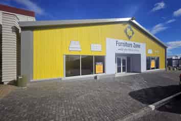 Contemporary bulk retail in Totara Point