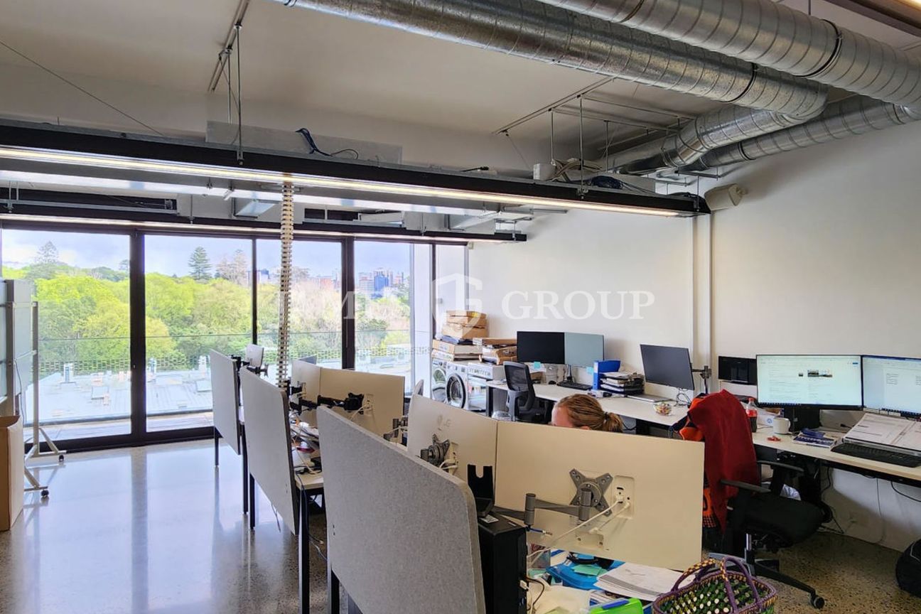 STUNNING FITTED PARNELL OFFICE - More