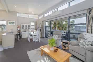 45/73 South Highway - Sovereign Pier, Whitianga