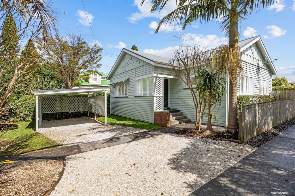 Sold 122 Selwyn Street, Onehunga realestate.co.nz