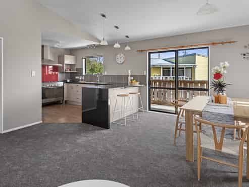 240 Portland Road, Portland