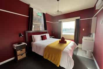 A Large Modernised Backpackers with Benefits