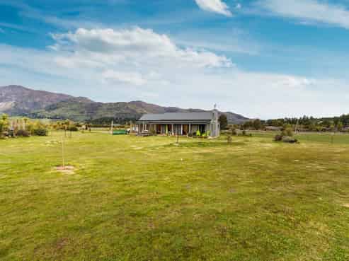 104 Lachlan Avenue, Hawea Flat