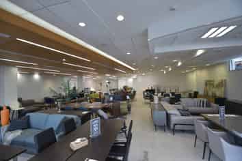 PRIME RETAIL WITH PROFILE AND PARKING
