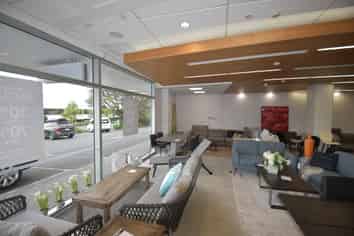 PRIME RETAIL WITH PROFILE AND PARKING
