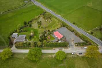 8 Old Main Road, Domett