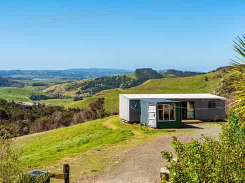 60 Summer Road, Tinopai