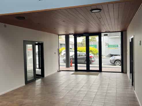 Office with street frontage, newly renovated
