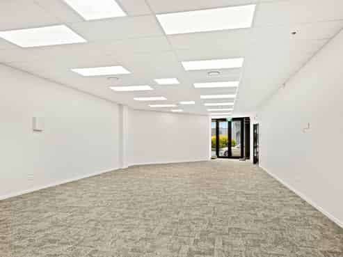 Office with street frontage, newly renovated
