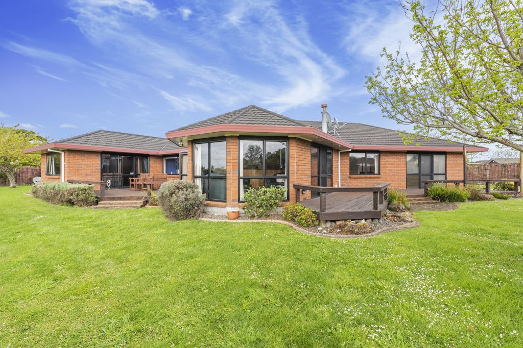 Sold 11 Gairloch Place, Wattle Downs realestate.co.nz
