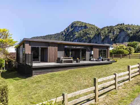 21 Ngati Parekawa Drive, Whareroa