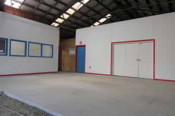 LARGE WAREHOUSE/WORKSHOP FOR LEASE