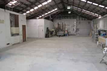 LARGE WAREHOUSE/WORKSHOP FOR LEASE