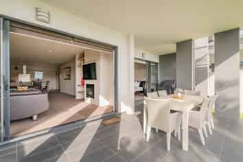 13/73 South Highway - Sovereign Pier, Whitianga