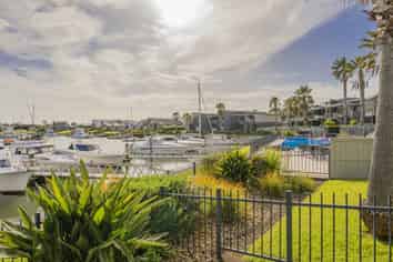 13/73 South Highway - Sovereign Pier, Whitianga