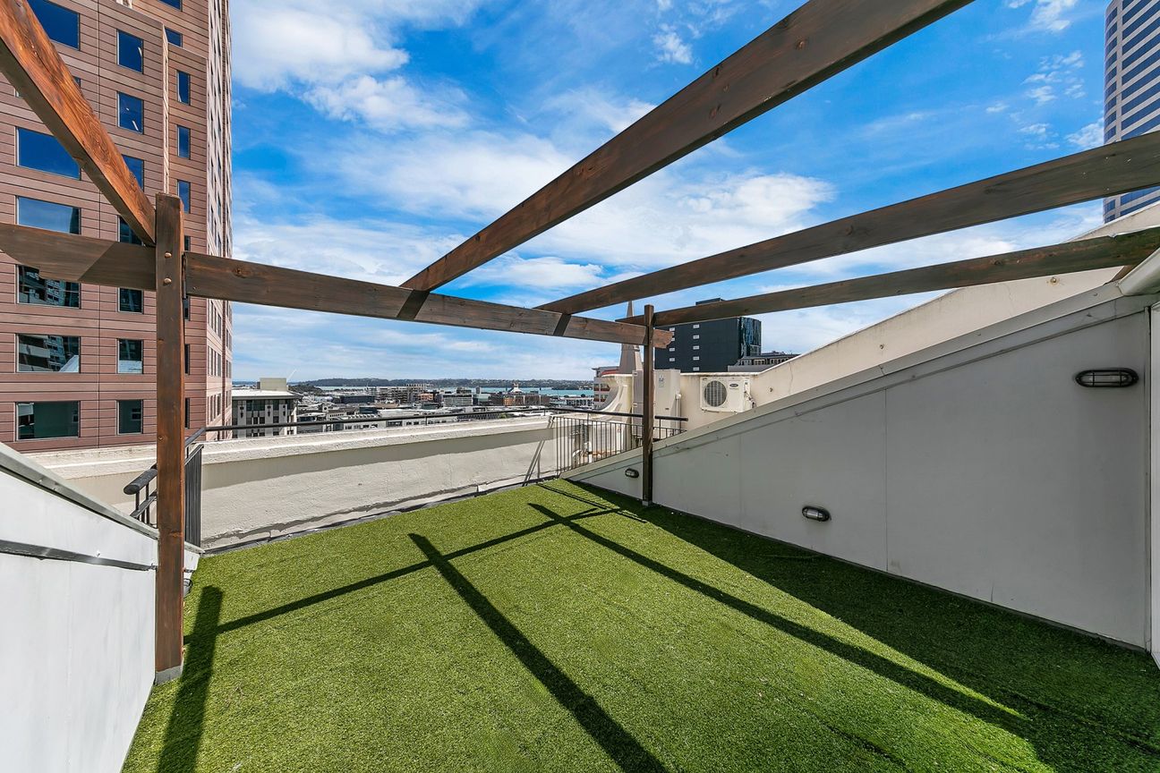 Top floor office at Cathedral House - Fler