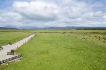 2-6/52 Greyhound Road, HOKITIKA