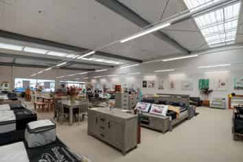 400sqm retail/industrial unit - available now