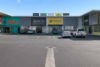 400sqm retail/industrial unit - available now