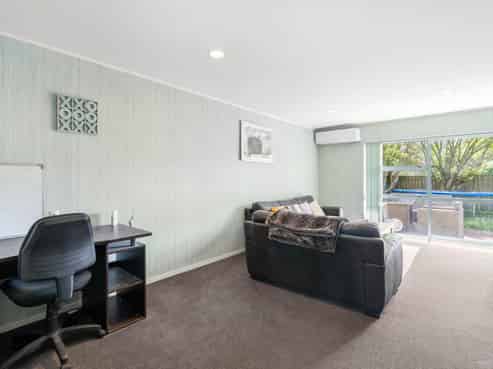 2/7 Marbeth Court, Botany Downs