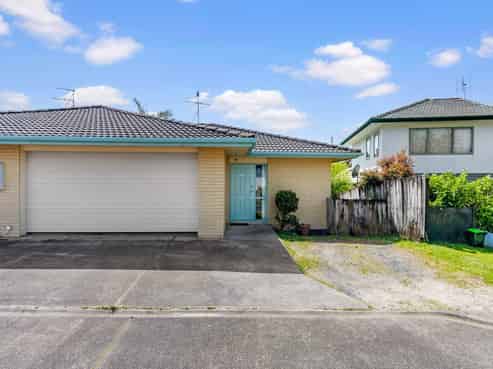 2/7 Marbeth Court, Botany Downs