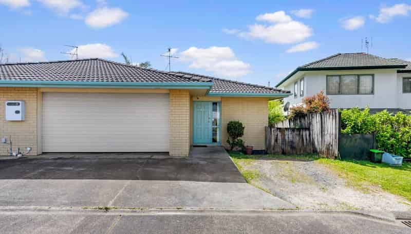 2/7 Marbeth Court, Botany Downs