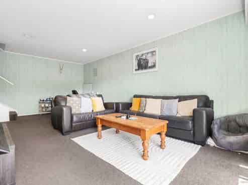 2/7 Marbeth Court, Botany Downs