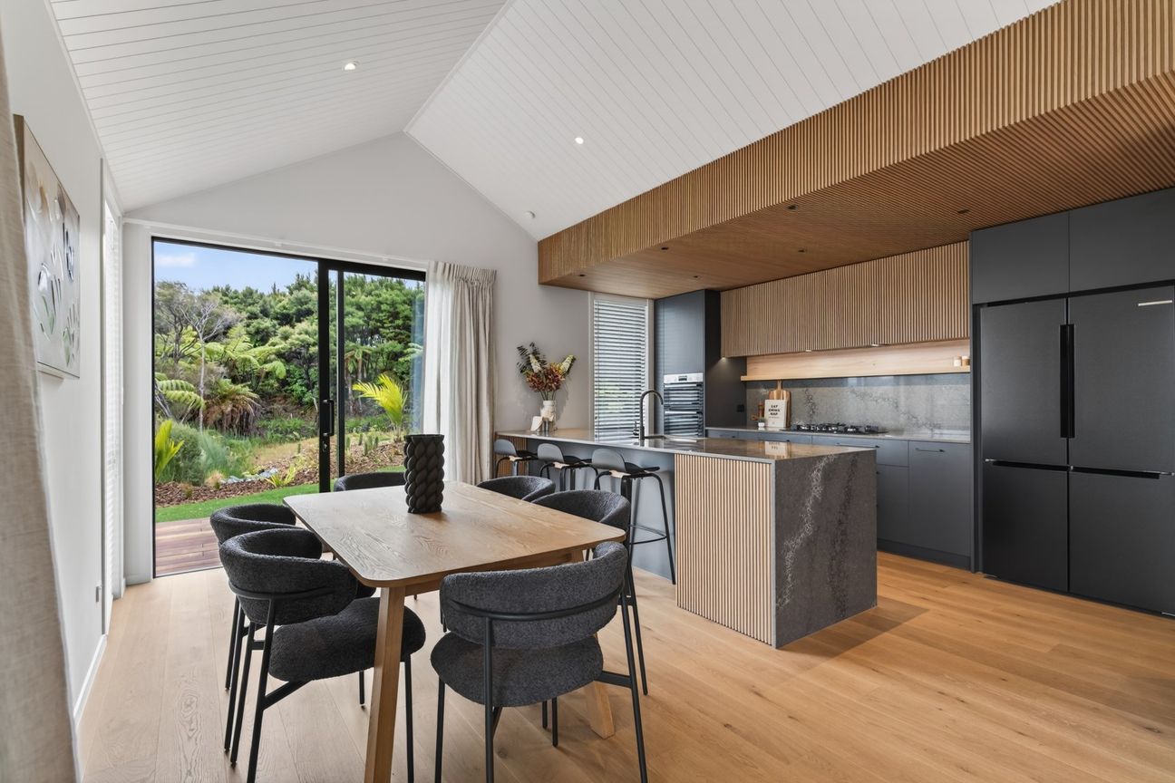 Brand new luxury living awaits - Vista 3