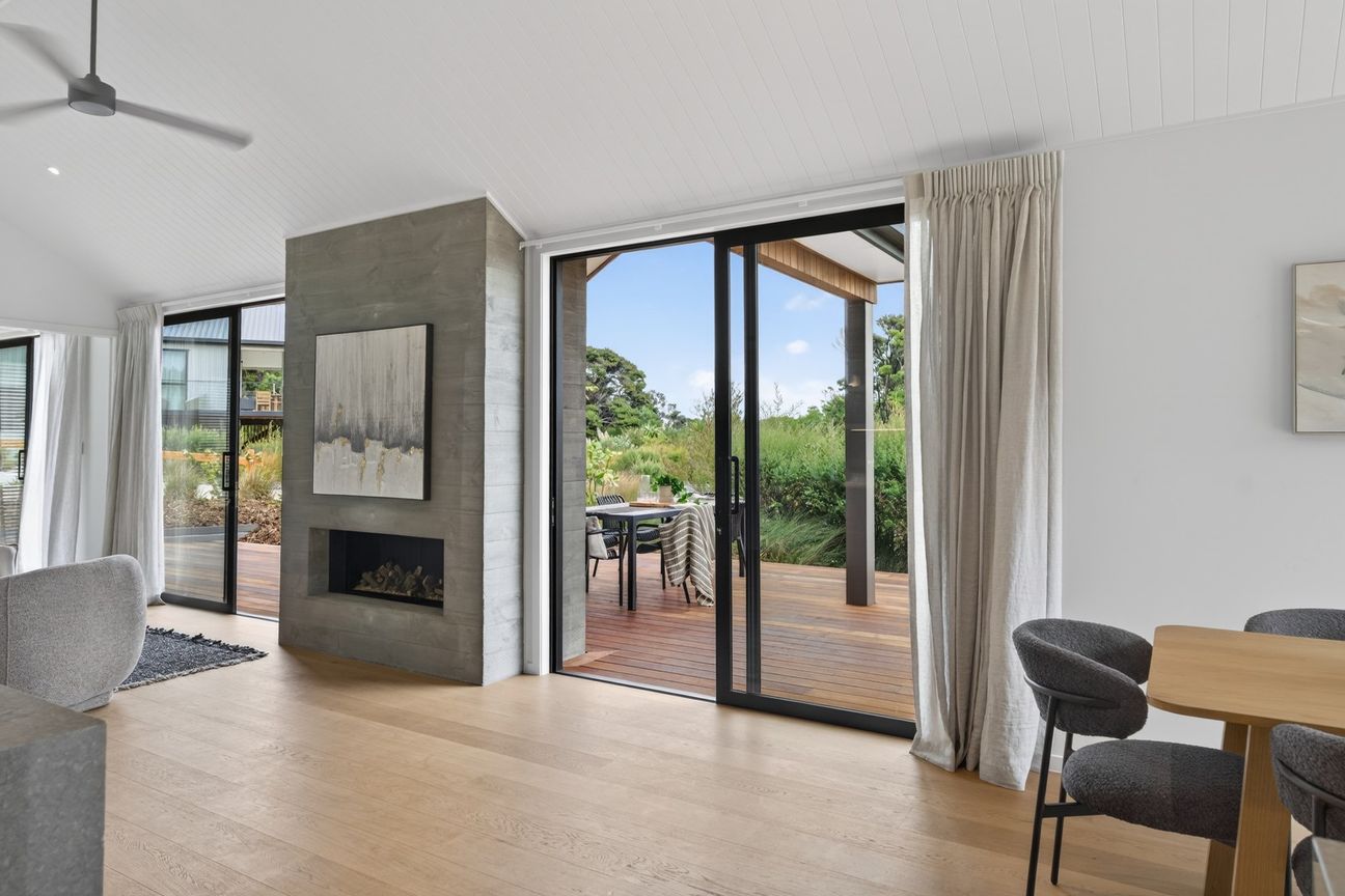 Brand new luxury living awaits - Más