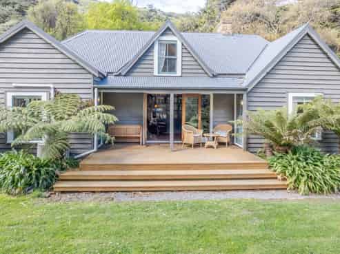 592 Le Bons Bay Road, Le Bons Bay