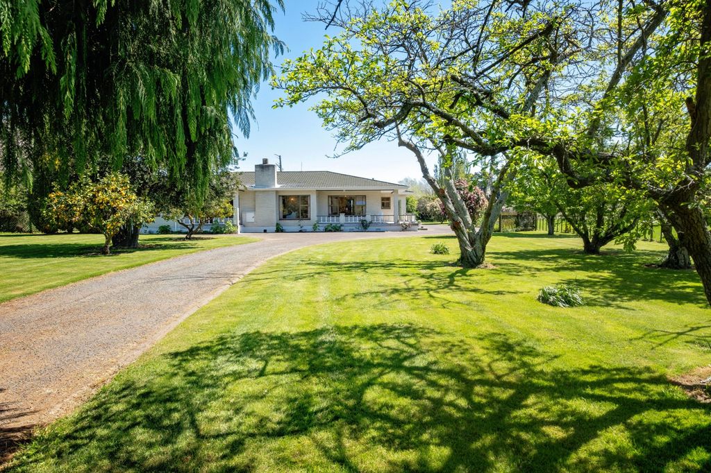 Sold 70 Main Road, Clive realestate.co.nz