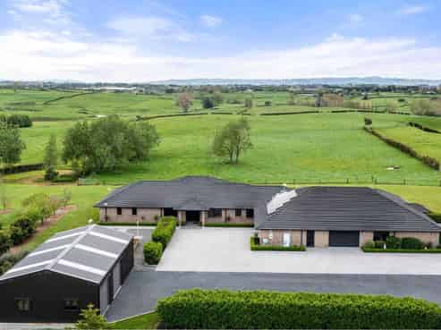 64 Hawthorne Lane, Kingseat