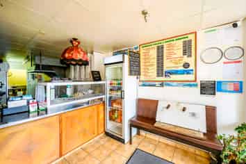 Entry level investment in the heart of Kumeu