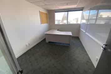 MODERN MANUKAU OFFICE SPACE
