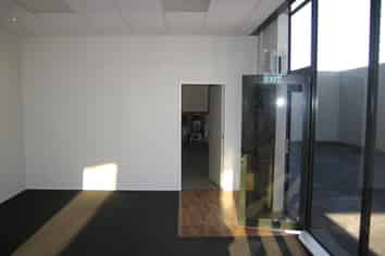 Office Facilities with Storage - Workshop