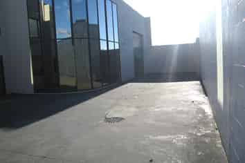 Office Facilities with Storage - Workshop