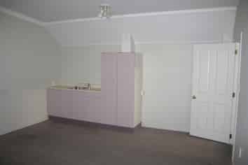 Office Facilities with Storage - Workshop