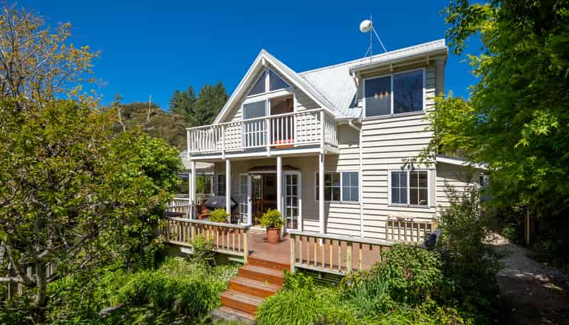 25 Teal Valley Road, Hira