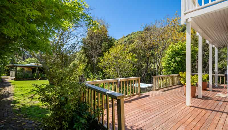 25 Teal Valley Road, Hira